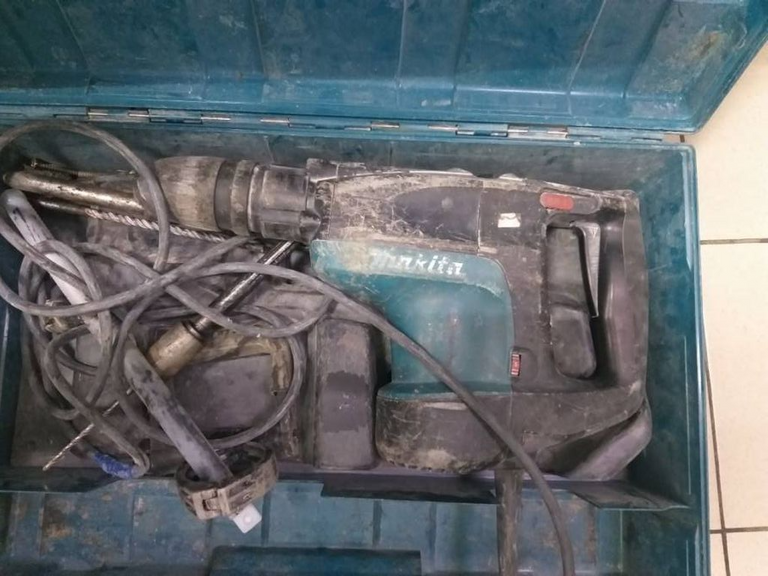 Makita HR4001C