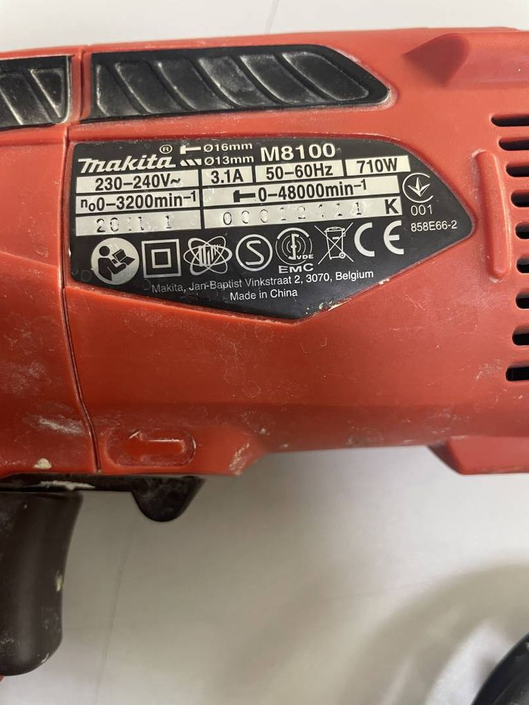 Makita M8100