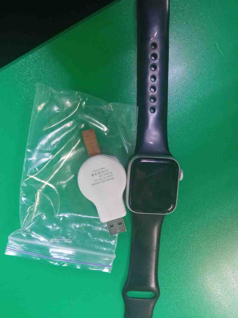 Купить Apple Watch Series 5 GPS 40mm Gold Aluminum w. Pink Sand b.- Gold Aluminum (MWV72) Б/У