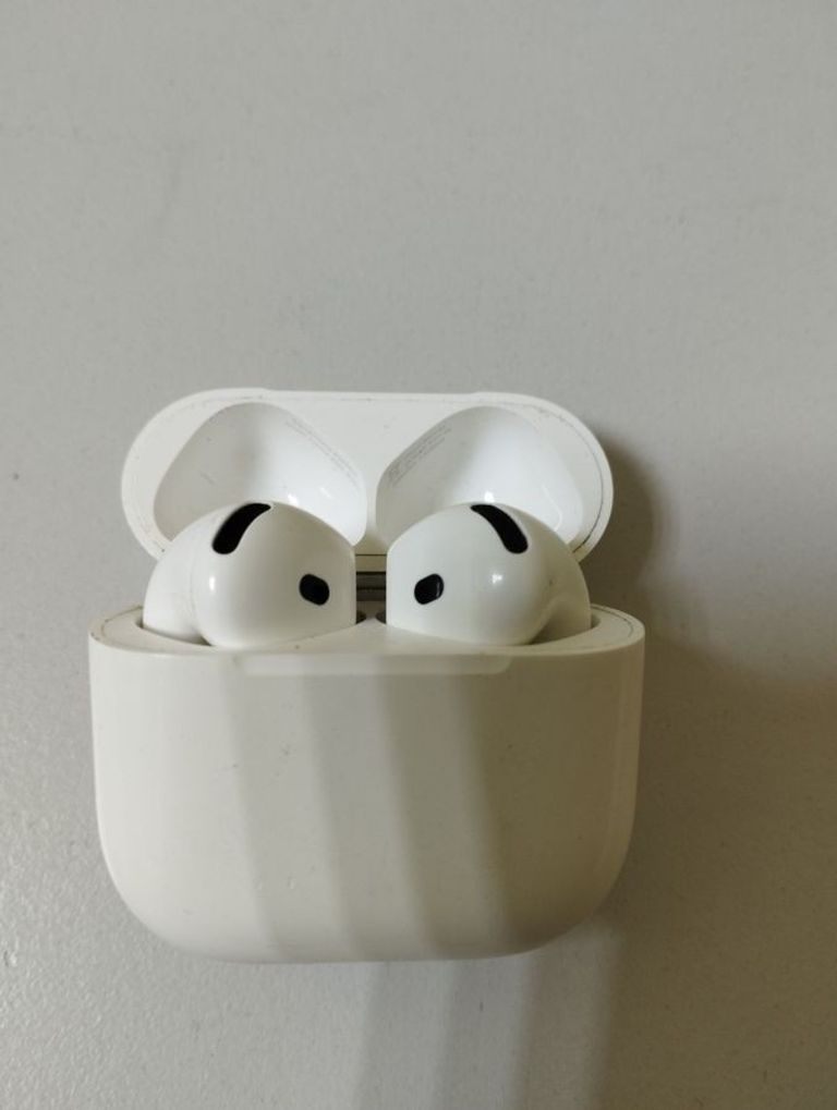 Купити Apple airpods 4 Б/У