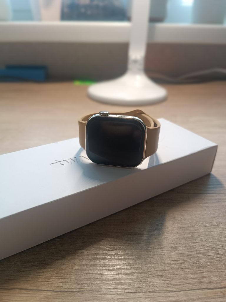 Оголошення Apple Watch Series 10 GPS 46mm Rose Gold Alu. Case w. Light Blush Sport Band - S/M (MWWT3) Б/У