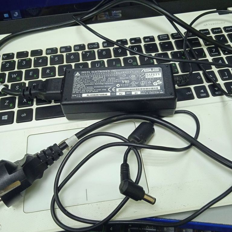 Распродажа Asus 15/e1 2100 ddr3/4gb ddr3/hdd 300 gb/ssd *відсутній/*інтегрована, продавец Техноскарб