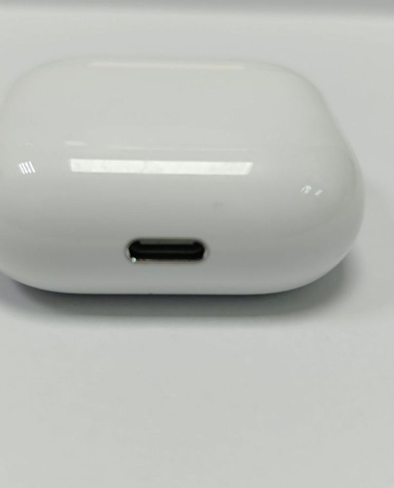Apple airpods 4 with active noise cancellation Код:01-200769989. Изображение 5