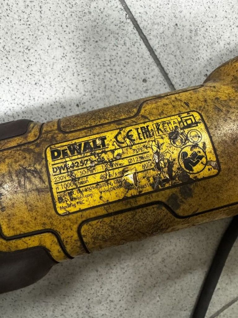 Оголошення Dewalt DWE4599 Б/У