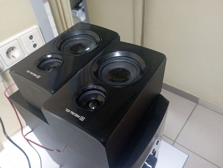 Дешево Real-el M-555 Black з ломбарду