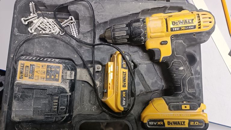 Купити Dewalt dcd771 2акб 2ah зп Б/У