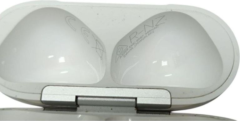 Оголошення Apple airpods 4 with active noise cancellation Б/У