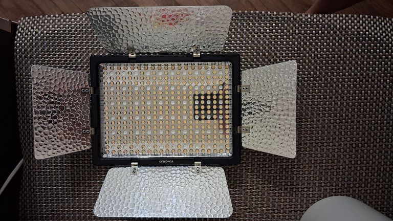 Оголошення Yongnuo YN-300 IV RGB (3200-5600K) Б/У