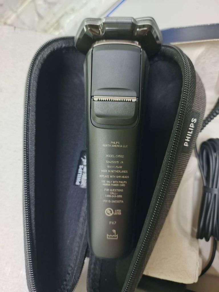 Оголошення Philips Norelco Wet & Dry Shaver Series 9000 Shaver 9400 S9502/83 Б/У