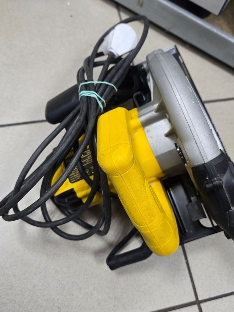 Оголошення Dewalt DWE560 Б/У