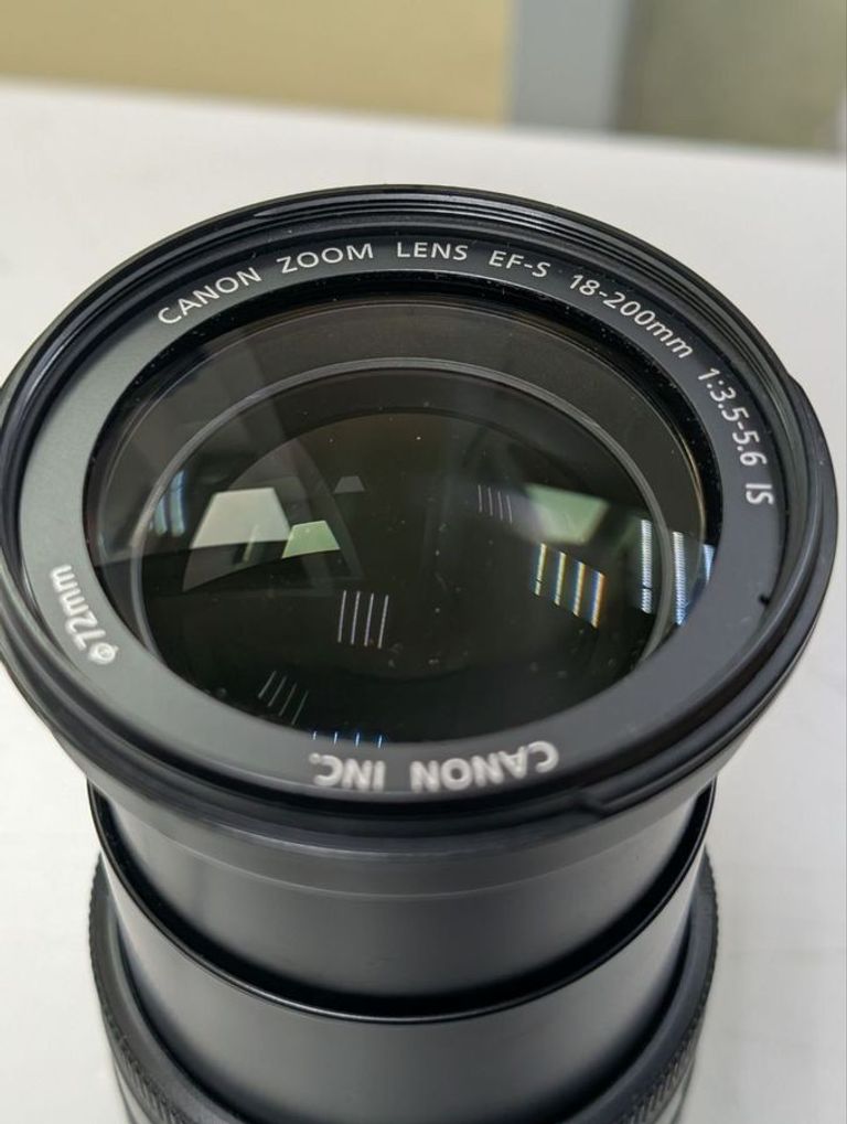 Дешево Canon ef-s 18-200mm f/3.5-5.6 is з ломбарду