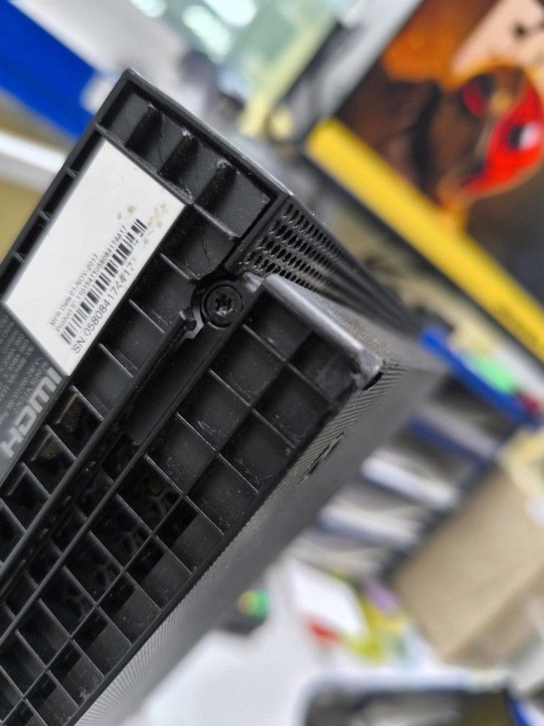 Объявление Microsoft Xbox One X 1TB Б/У