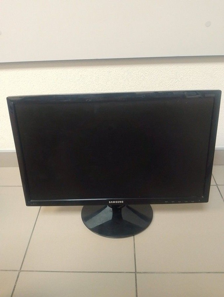 Оголошення Samsung s22d300 Б/У