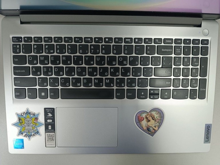 Дешиво Lenovo 15/core i5-1235u ddr5/8gb ddr5/hdd *відсутній/ssd 256 gb/*інтегрована с ломбарда