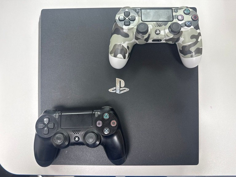 Купить Sony playstation 4 1tb (2 джойстика) Б/У