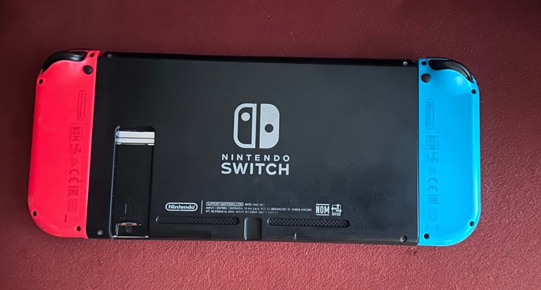 Объявление Nintendo Switch Blue-Yellow Б/У
