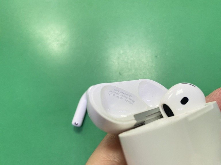 Объявление Apple airpods 4 with active noise cancellation Б/У