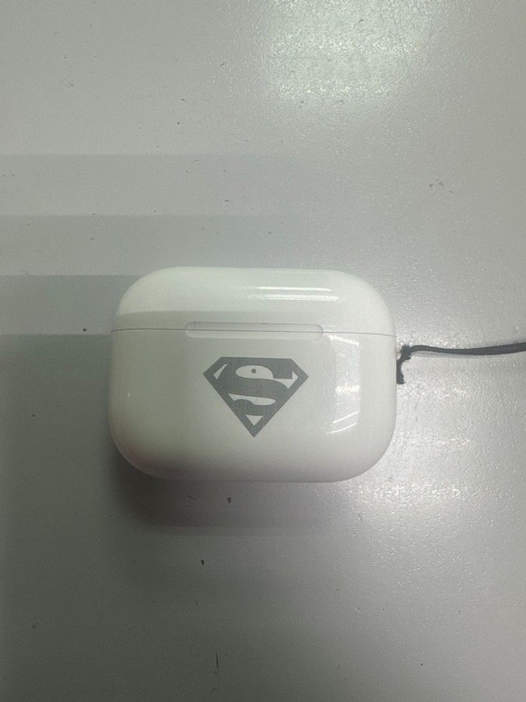 Купити Apple airpods pro 2nd generation with magsafe charging case usb-c Б/У