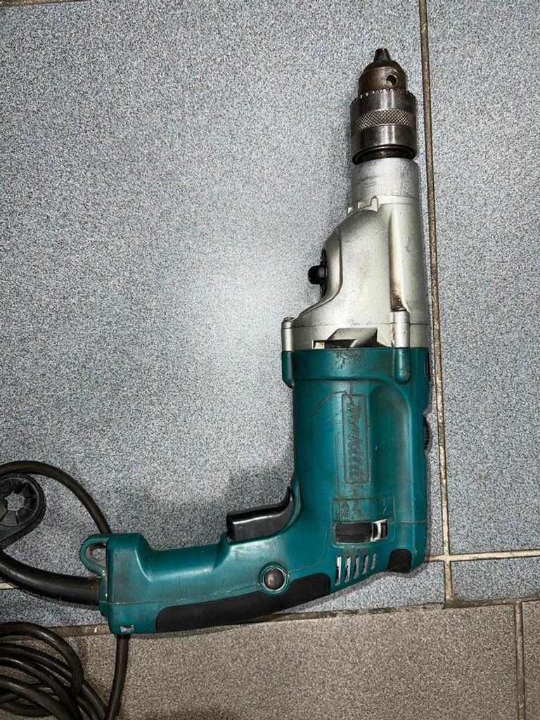 Купить Makita HP2070 Б/У