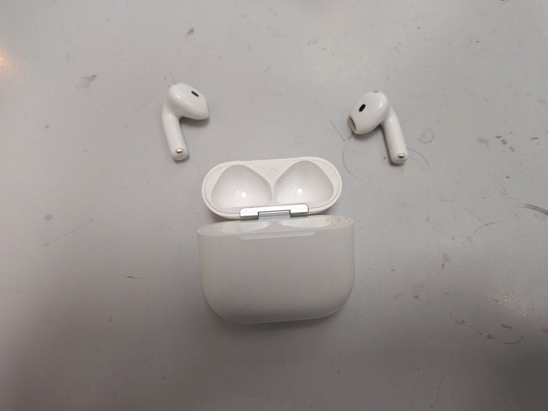 Дешево Apple airpods 4 з ломбарду
