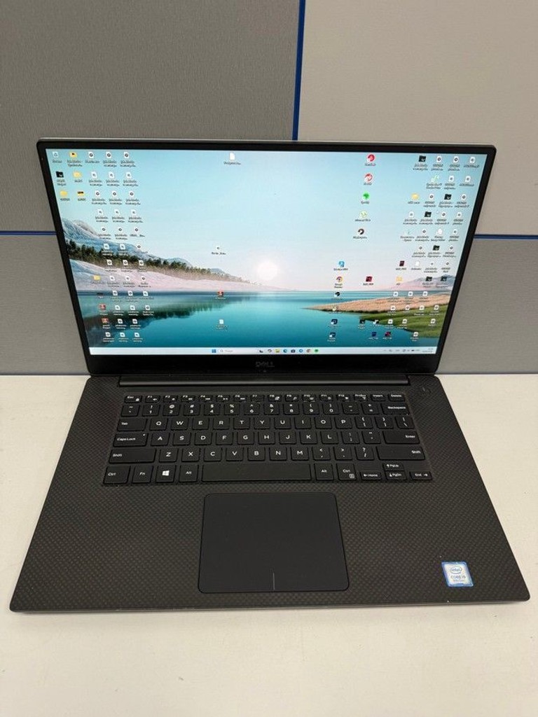 Купити Dell 15/core i9-8950hk ddr4/32gb ddr4/hdd *відсутній/ssd 1000 gb/quadro p2000 max-q 4gb Б/У
