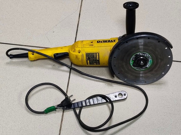 Купить Dewalt DWE492 Б/У