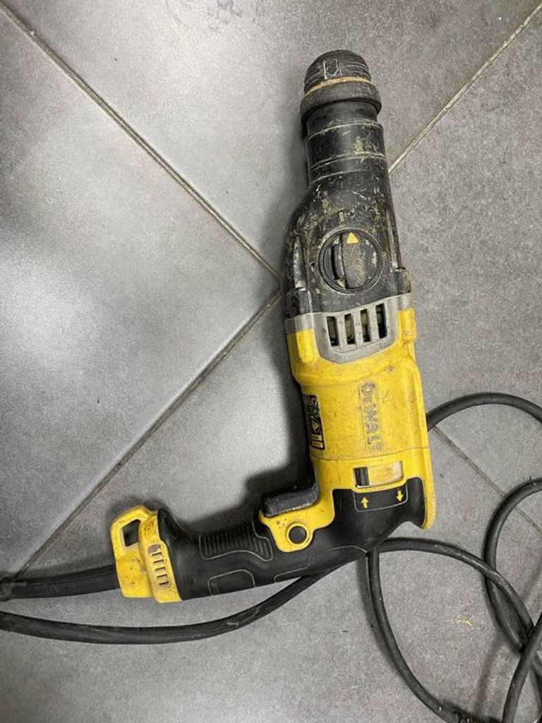 Dewalt D25143K