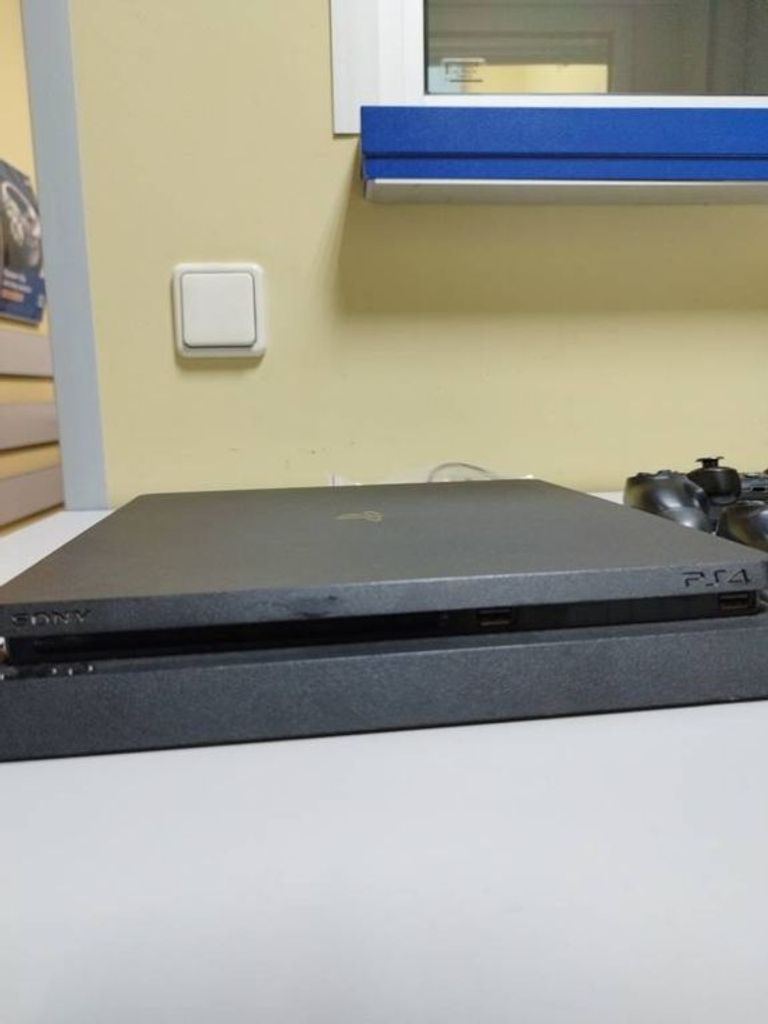 Sony ps 4 slim cuh-2208b 1tb