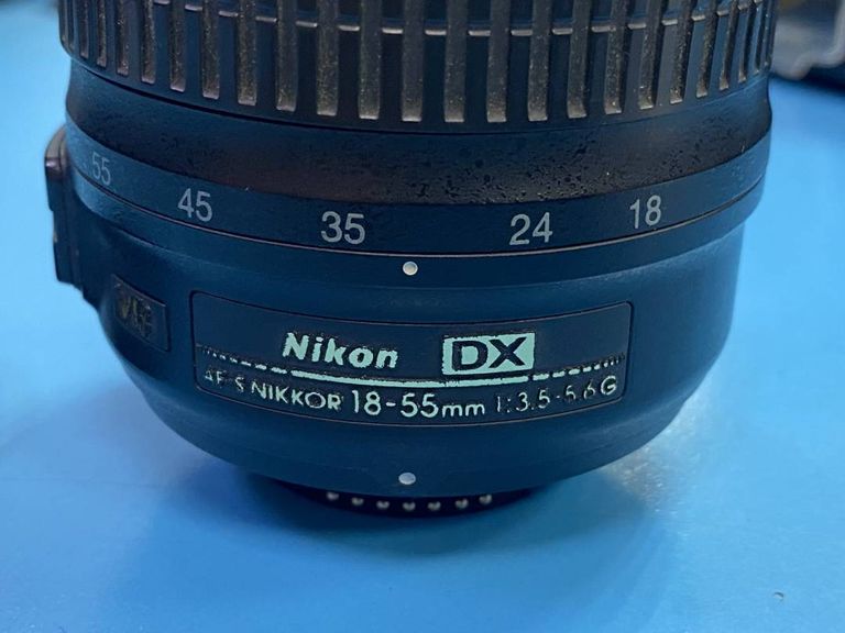 Nikon AF-S DX Zoom-Nikkor 18-55mm f/3,5-5,6G VR