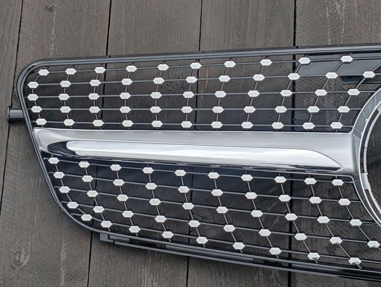 Решітка радіатора Mercedes W204 (07-14) тюнінг стиль AMG Diamond, (срібло) Нова.  Код:null. Изображение 5