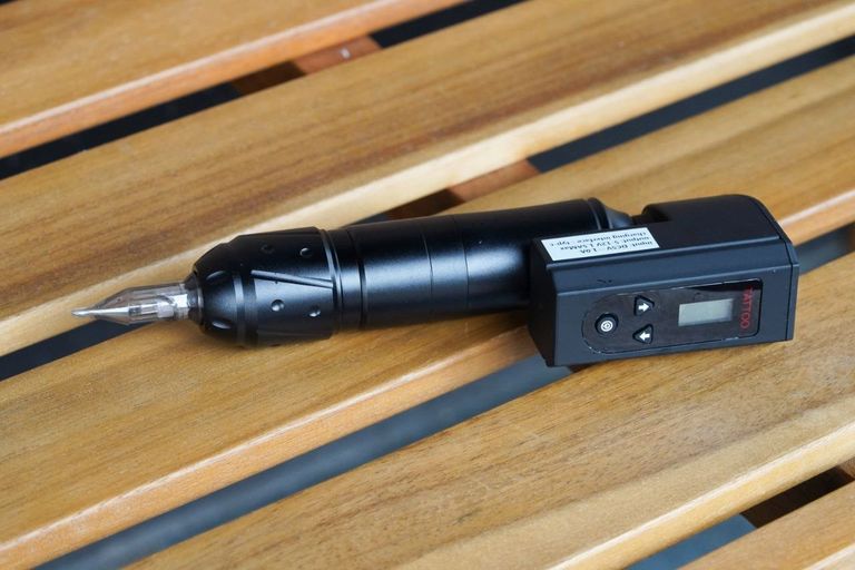 Оголошення Тату машинка-ручка 5-12V без дротів: модульна конструкція з роторним мотором для професійного бодіарту. Б/У