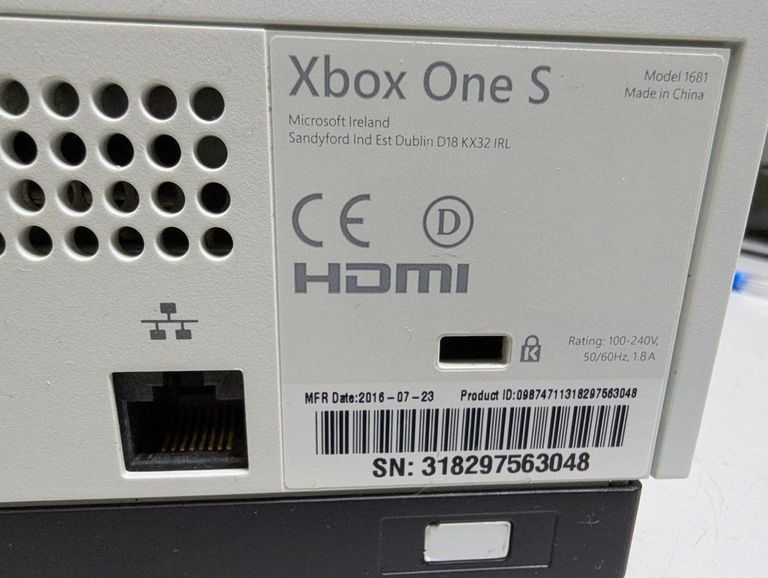 Купити Microsoft Xbox One S 500GB Б/У