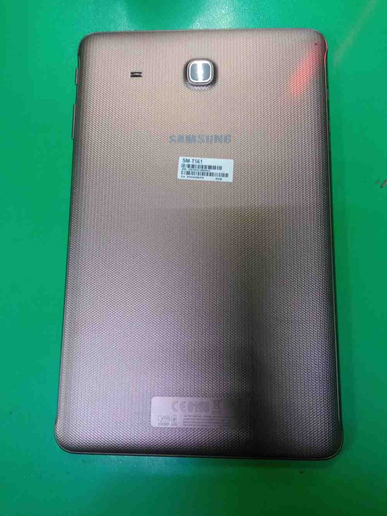 Дешево Samsung Galaxy Tab E 9.6 3G Black (SM-T561NZKA) з ломбарду