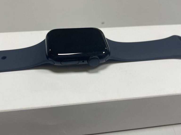 Оголошення Apple watch se 2 gps 40mm aluminum case with sport Б/У