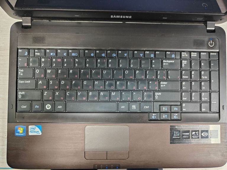 Купить Samsung 15/pentium p6000 ddr3/3gb ddr2/hdd 320 gb/ssd *відсутній/*інтегрована Б/У