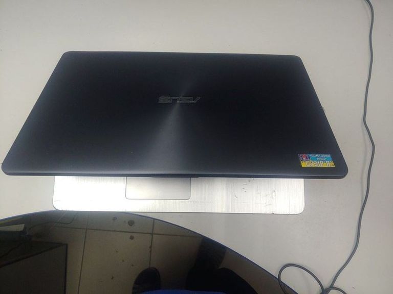 Дешево Asus 17/core i3 6006u ddr3/4gb ddr3/hdd 1000 gb/ssd 120 gb/geforce mx110 2gb з ломбарду