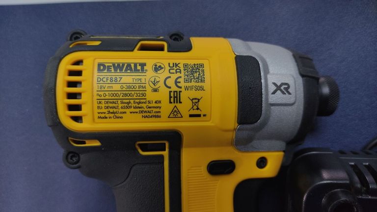 Дешиво Dewalt dcf809 1акб 5ah + зп с ломбарда