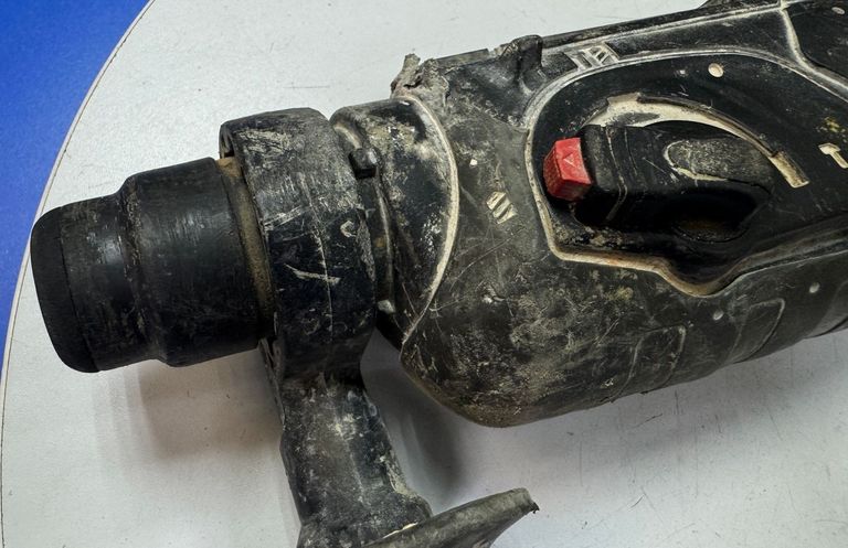 Дешево Makita HR2470 з ломбарду