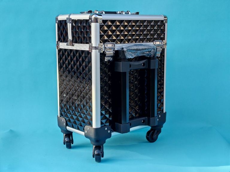 Дешево з ПВХ та алюмінію для візажиста з ломбарду