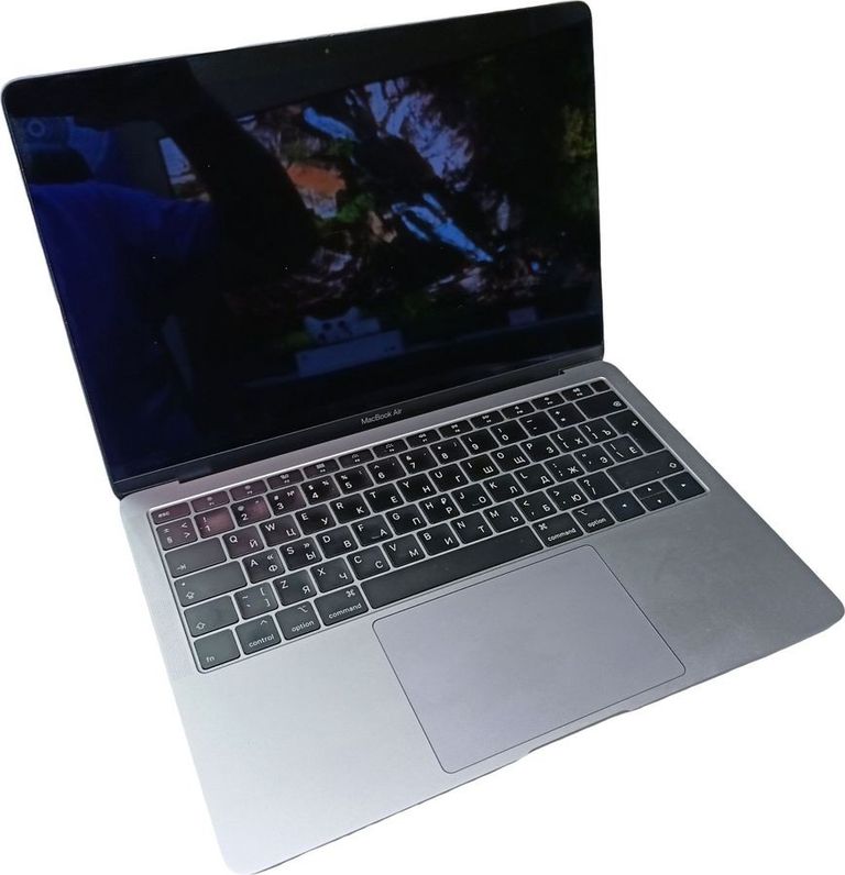 Дешево Apple macbook air a1932 13,3" core i5 1,6ghz/ram8gb/ssd128gb/intel uhd graphics 617 з ломбарду