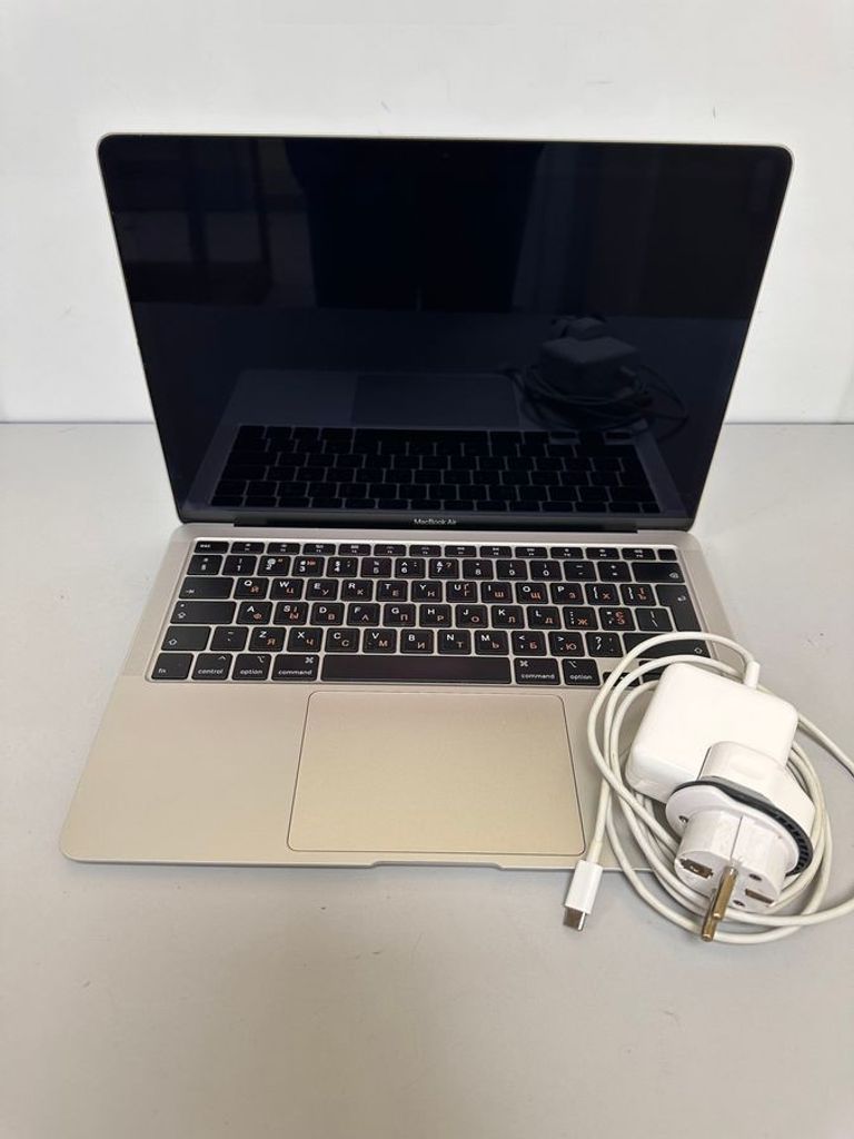 Купити Apple macbook air 13 2020/core i5 1,1ghz/ ram8gb/ ssd512gb/ iris plus Б/У