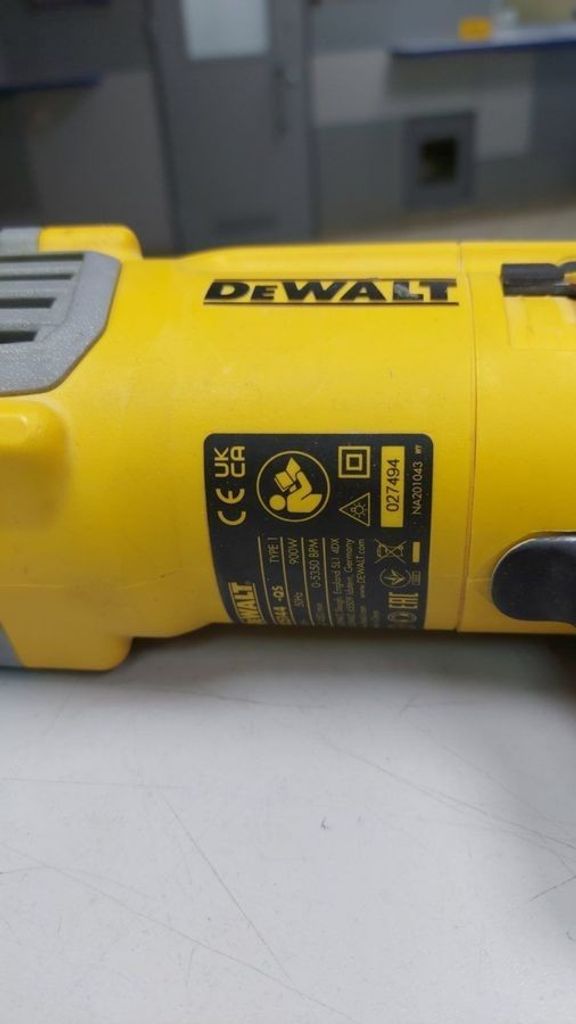Дешево Dewalt D25144K з ломбарду