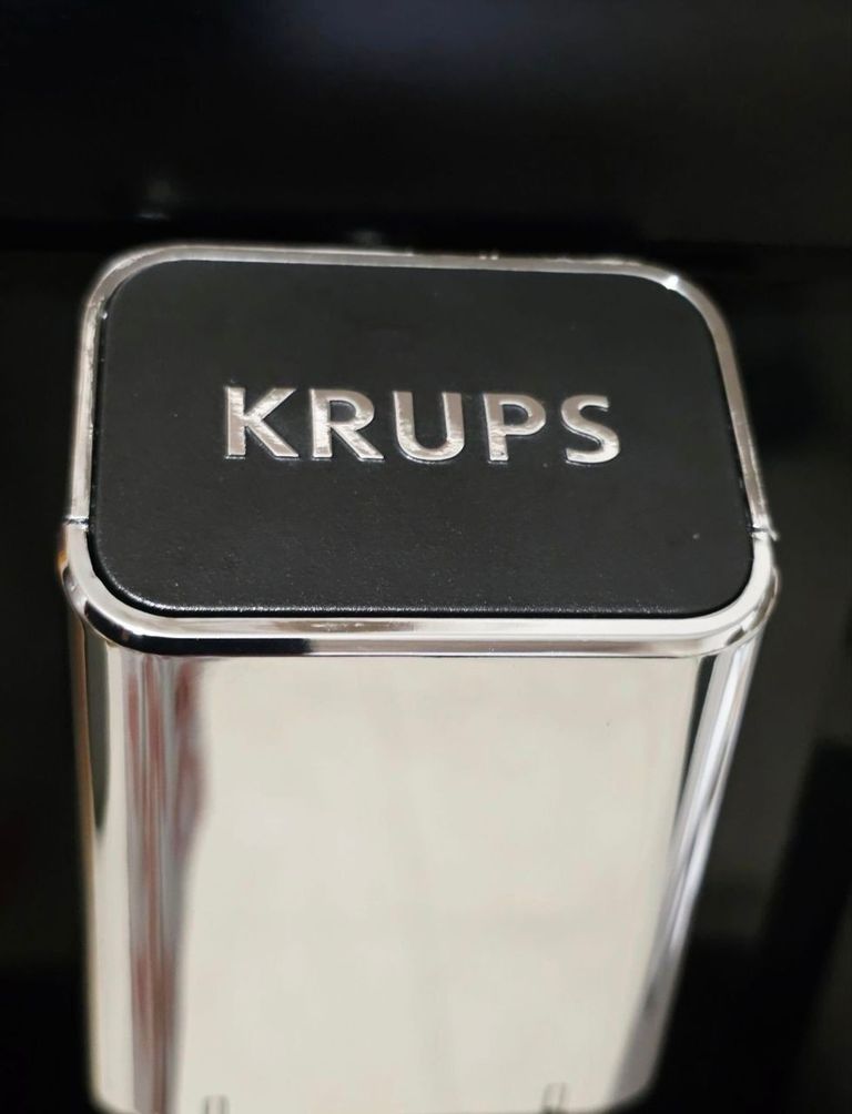 Дешево Krups Evidence Plus Titanium EA894810 з ломбарду