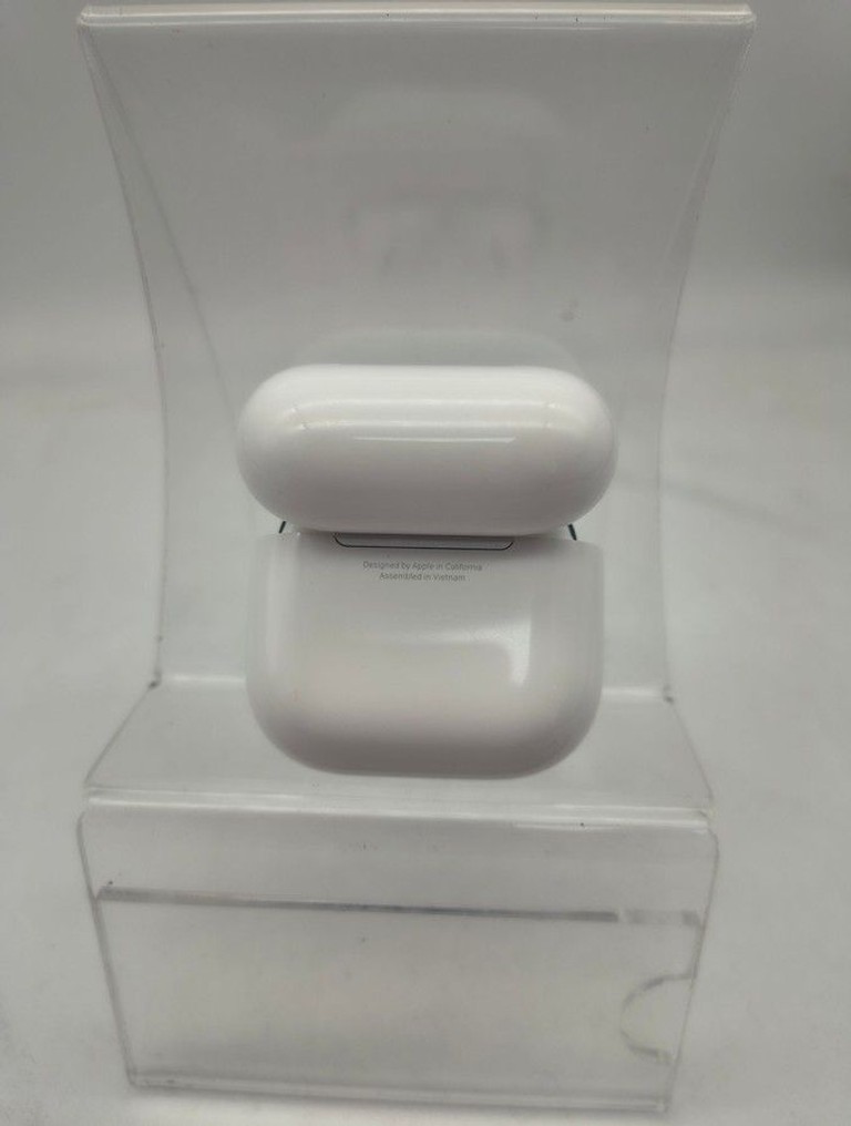 Дешево Apple airpods 4 with active noise cancellation з ломбарду