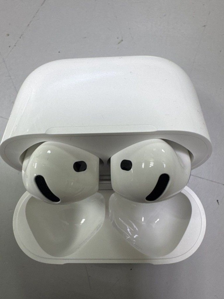 Дешево Apple airpods 4 з ломбарду