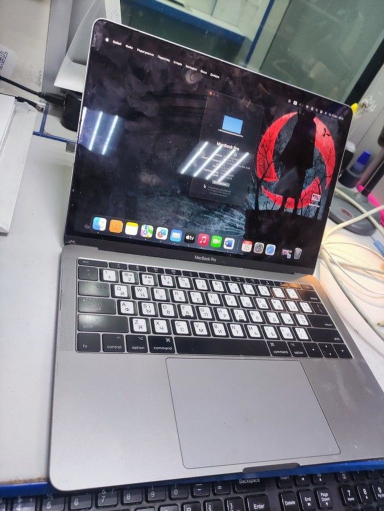 Купити Apple a1708 /macbook pro 13,3" core i5 2,3ghz/ram8gb/ssd 256gb/intel iris plus graphics 640 Б/У