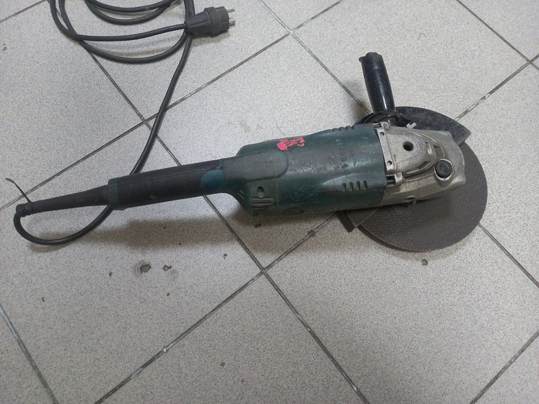 Дешево Makita ga9020s з ломбарду
