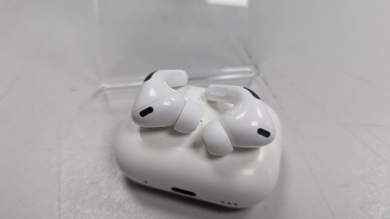 Оголошення Apple airpods pro 2nd generation with magsafe charging case usb-c Б/У