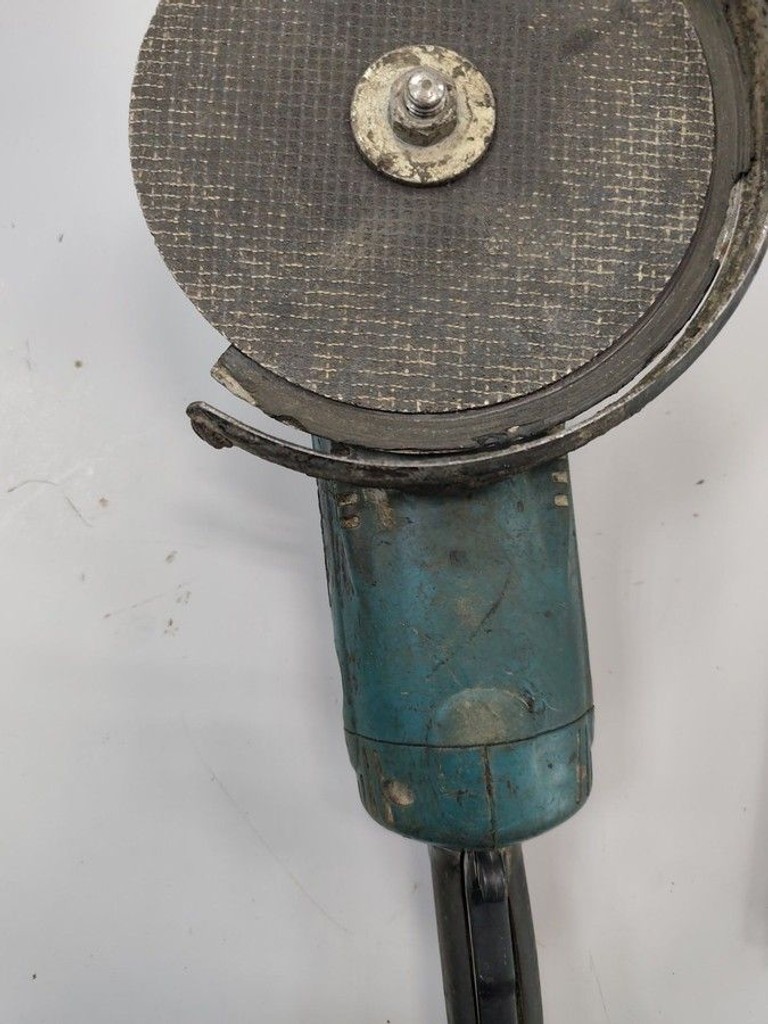 Купить Makita ga9020s Б/У