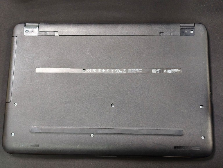Дешиво Hp 15/core i3 5005u ddr3/4gb ddr3/hdd 500 gb/radeon r5 m330 с ломбарда